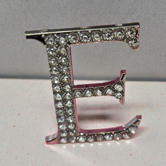 🔥Sparkling Rhinestone Letter 'E' Brooch🔥 - Picture 5 of 5